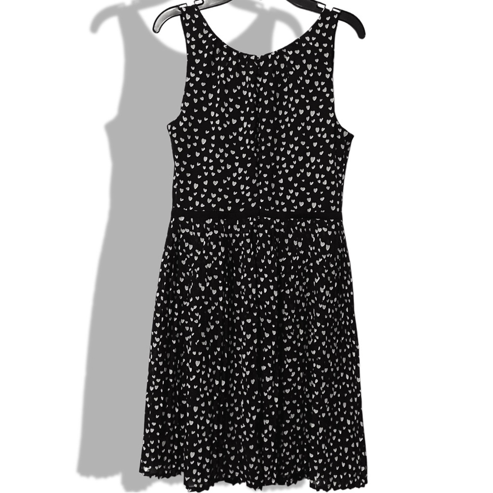 Elegant Black and white heart shaped polka dot Gap dress size 2